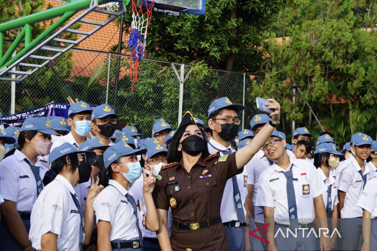 Kajari Denpasar ingatkan pelajar jauhi "bullying" dan narkoba