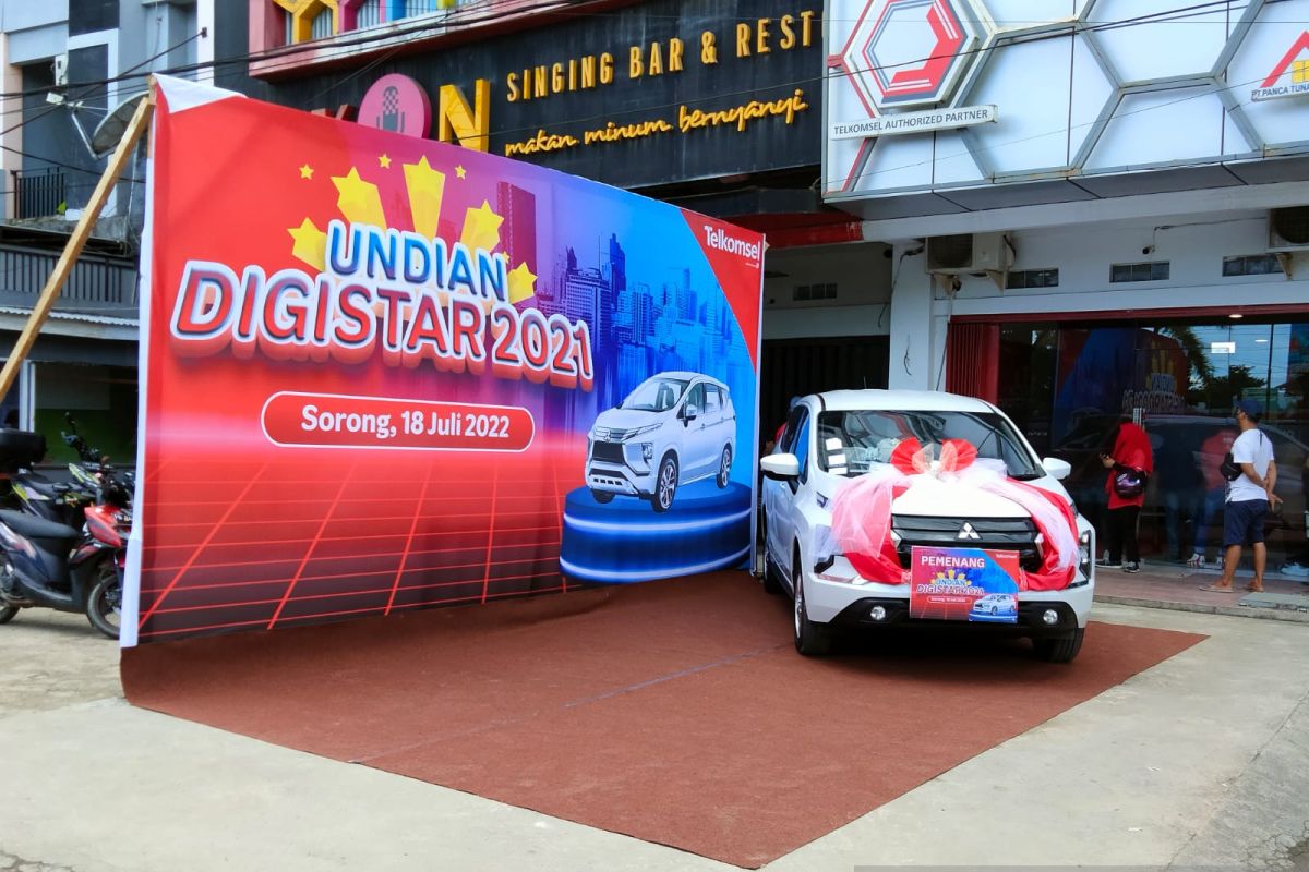 Penjual pulsa Telkomsel di Sorong dapat hadiah mobil