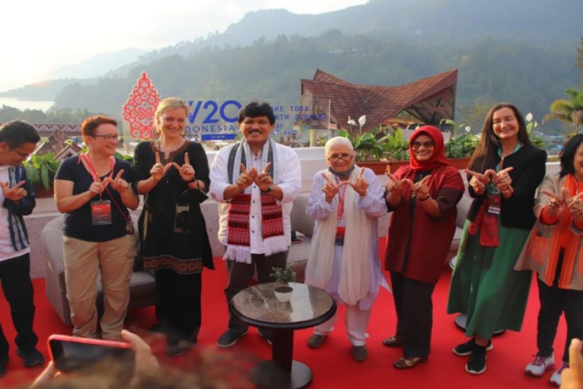 Women play crucial role in tourism, creative economy: Minister