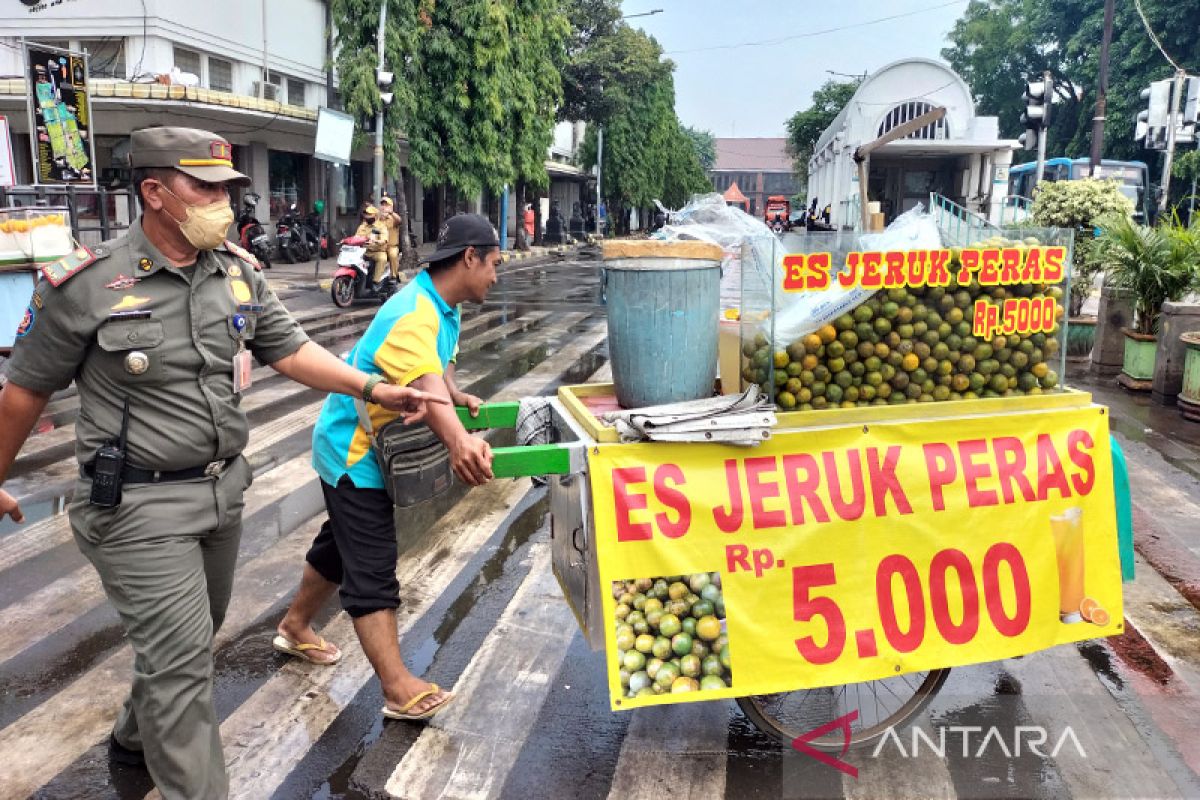 Jaktim relokasi PKL di depan Pasar Ciracas