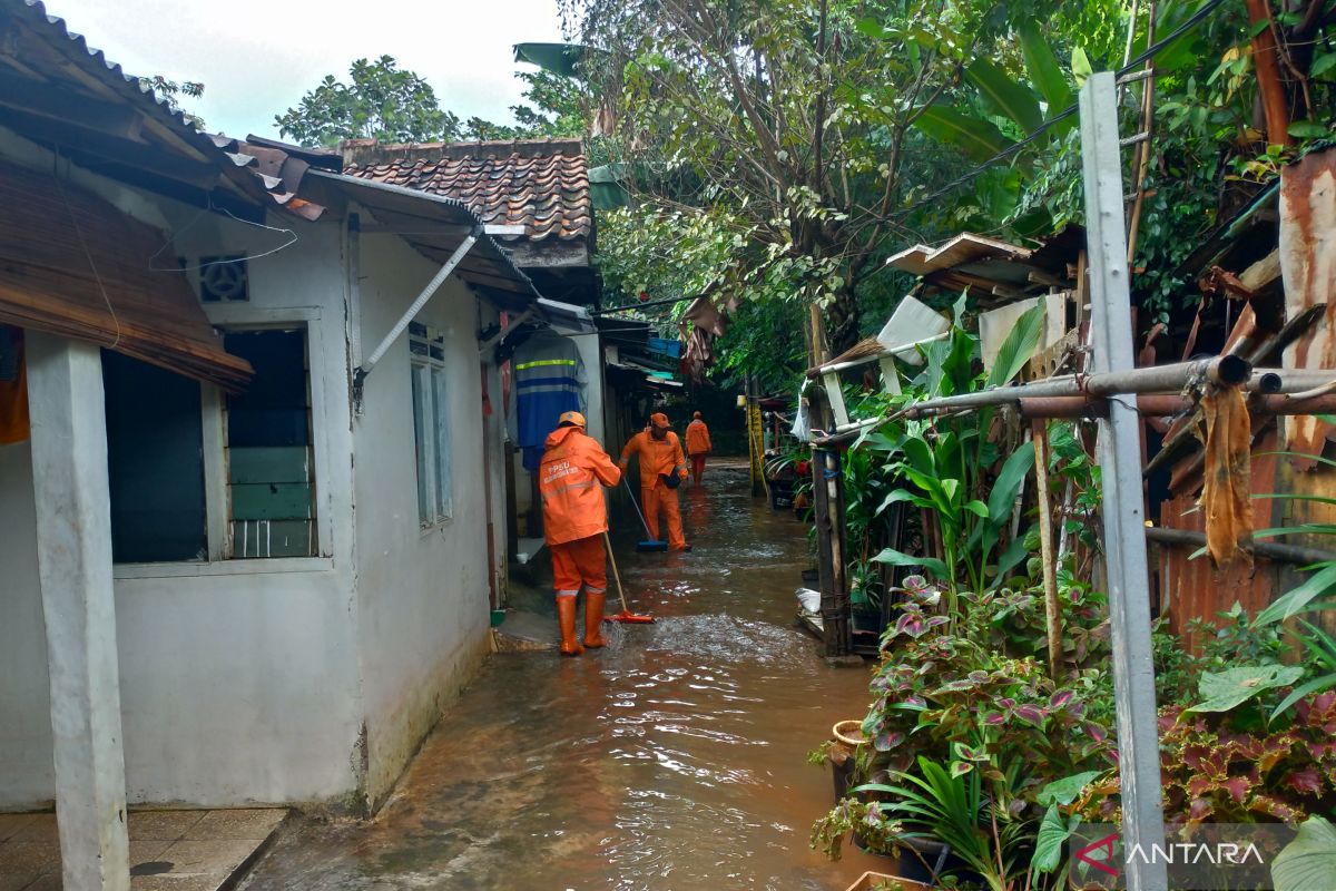 Sudin SDA Jaksel keruk kali dan waduk antisipasi banjir