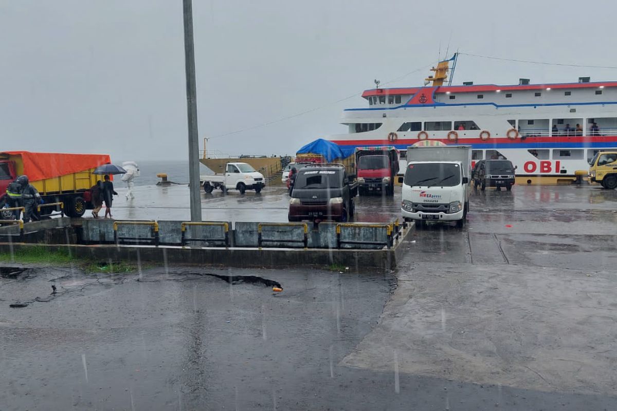 KSOP menunda seluruh aktivitas pelayaran di Malut akibat cuaca buruk
