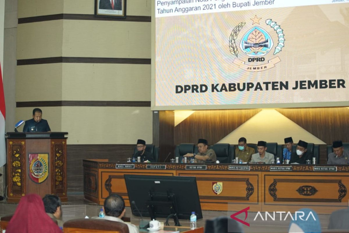 Bupati Jember menyampaikan SILPA APBD 2021 capai Rp676 miliar