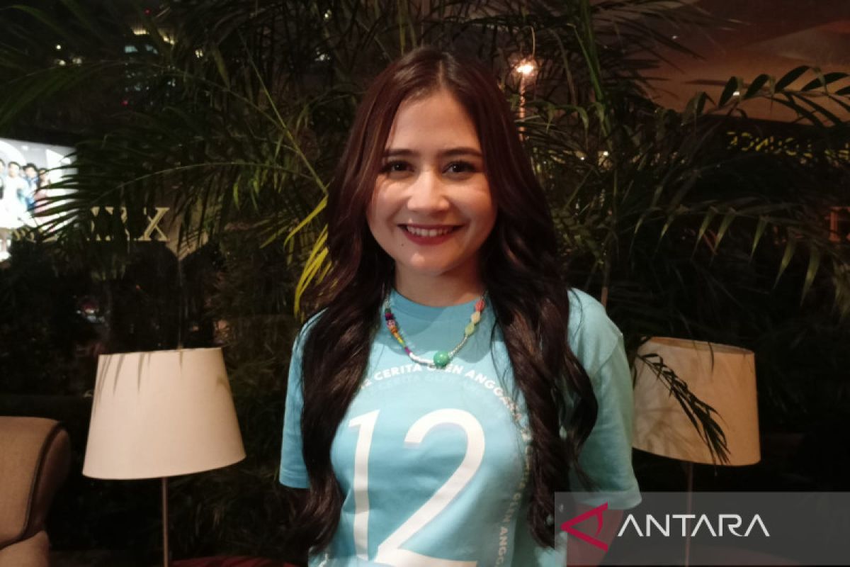 Prilly Latuconsina isi "soundtrack" film "12 Cerita Glen Anggara"