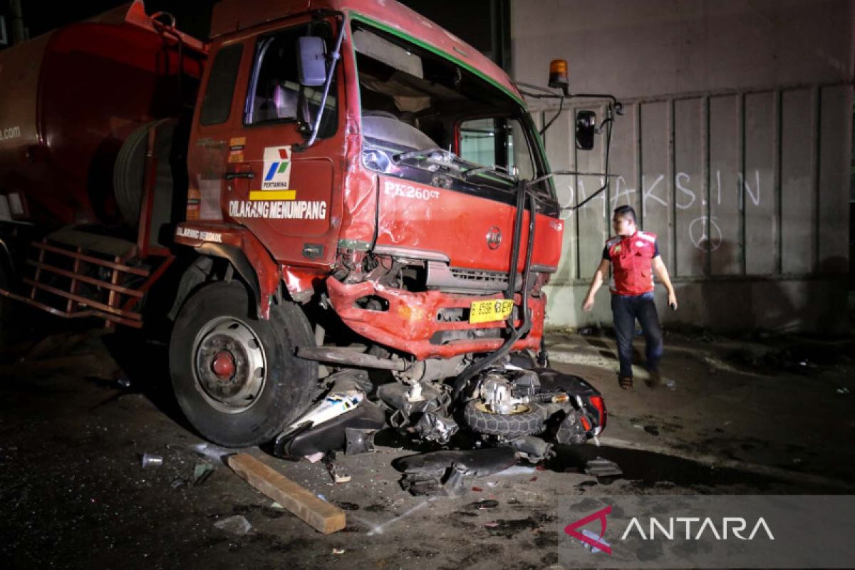 Polisi tutup jalur arah Cileungsi imbas kecelakaan maut di Cibubur