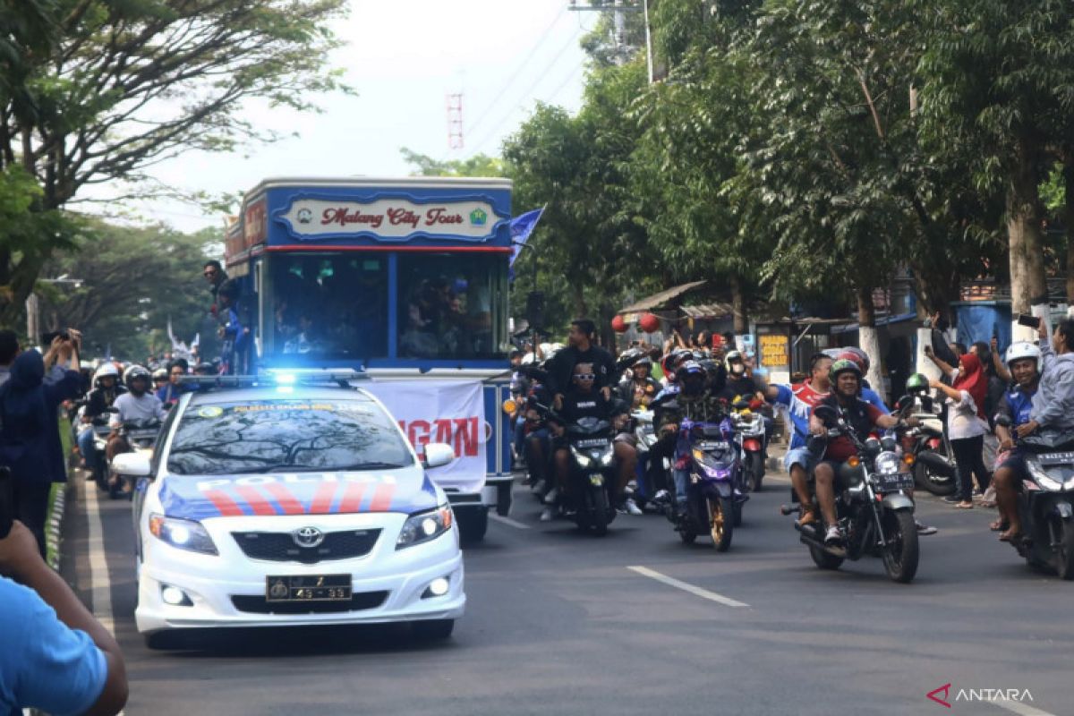 Ribuan suporter sambut juara Piala Presiden Arema