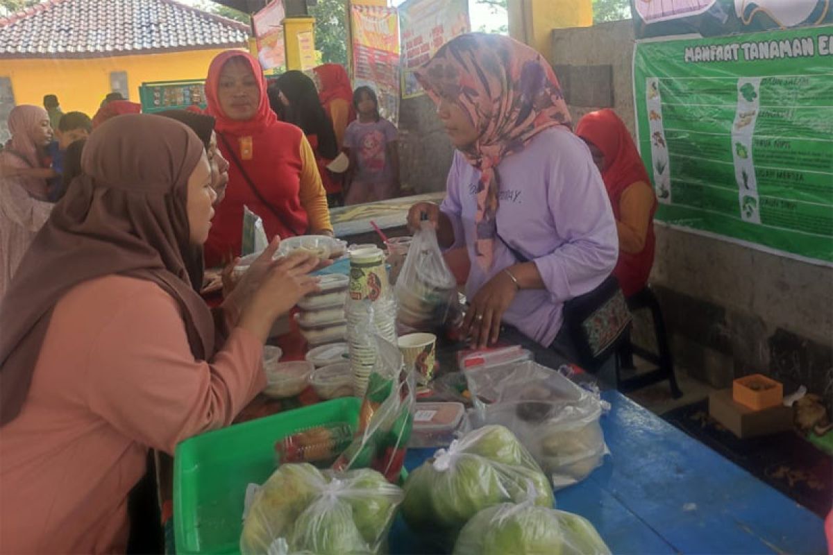 Pasar Minggu Kelurahan Jatirejo diharapkan tingkatkan perekonomian UMKM
