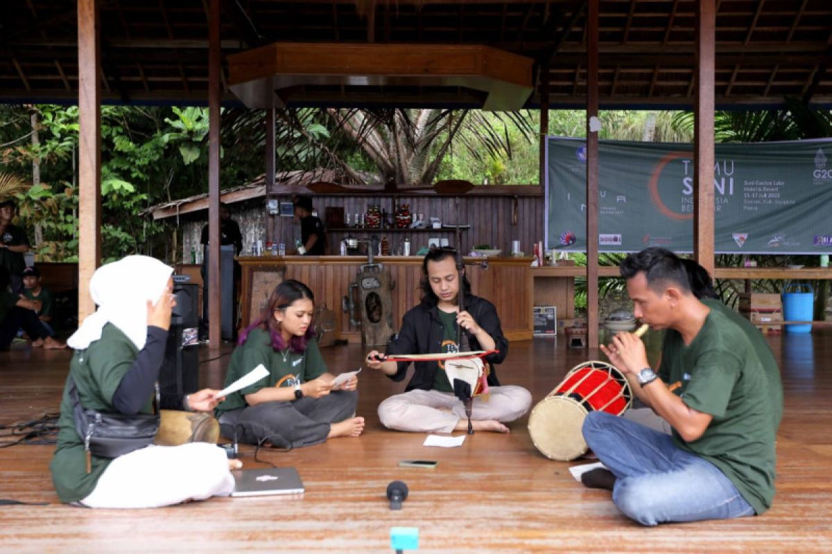 Rani Jambak pentaskan musik Minang di ajang Temu Seni di Papua