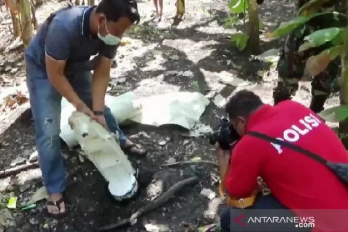 TNI AU evakuasi pesawat T50i Golden Eagle yang diduga jatuh di Blora Jawa Tengah