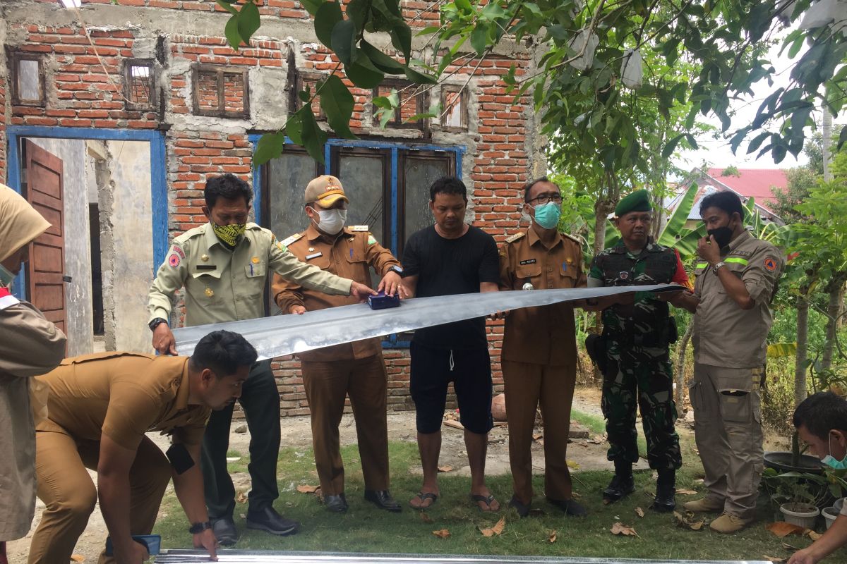 Pj  Bupati Aceh Besar salurkan bantuan korban bencana di Montasik