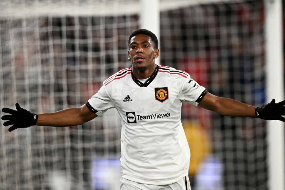 Martial kembali cetak gol ketika MU bekuk Palace 3-1