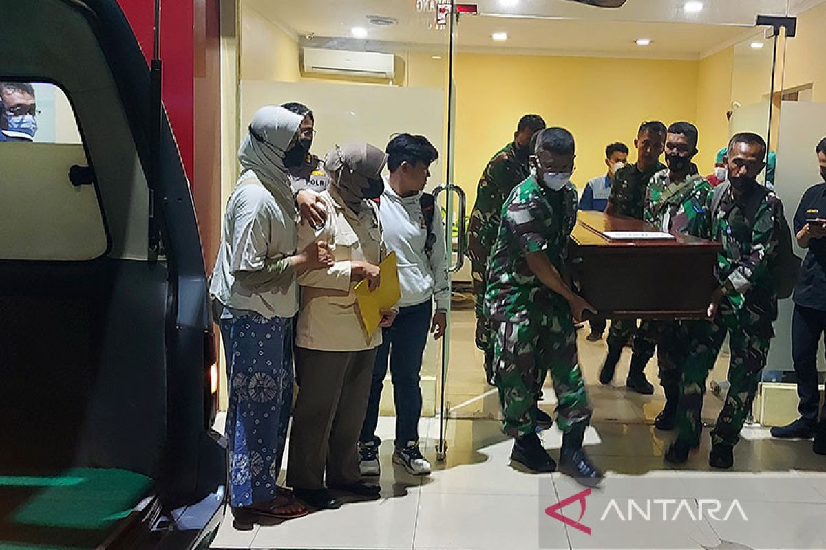 Dua jenazah korban kecelakaan di Bekasi dibawa pulang keluarganya