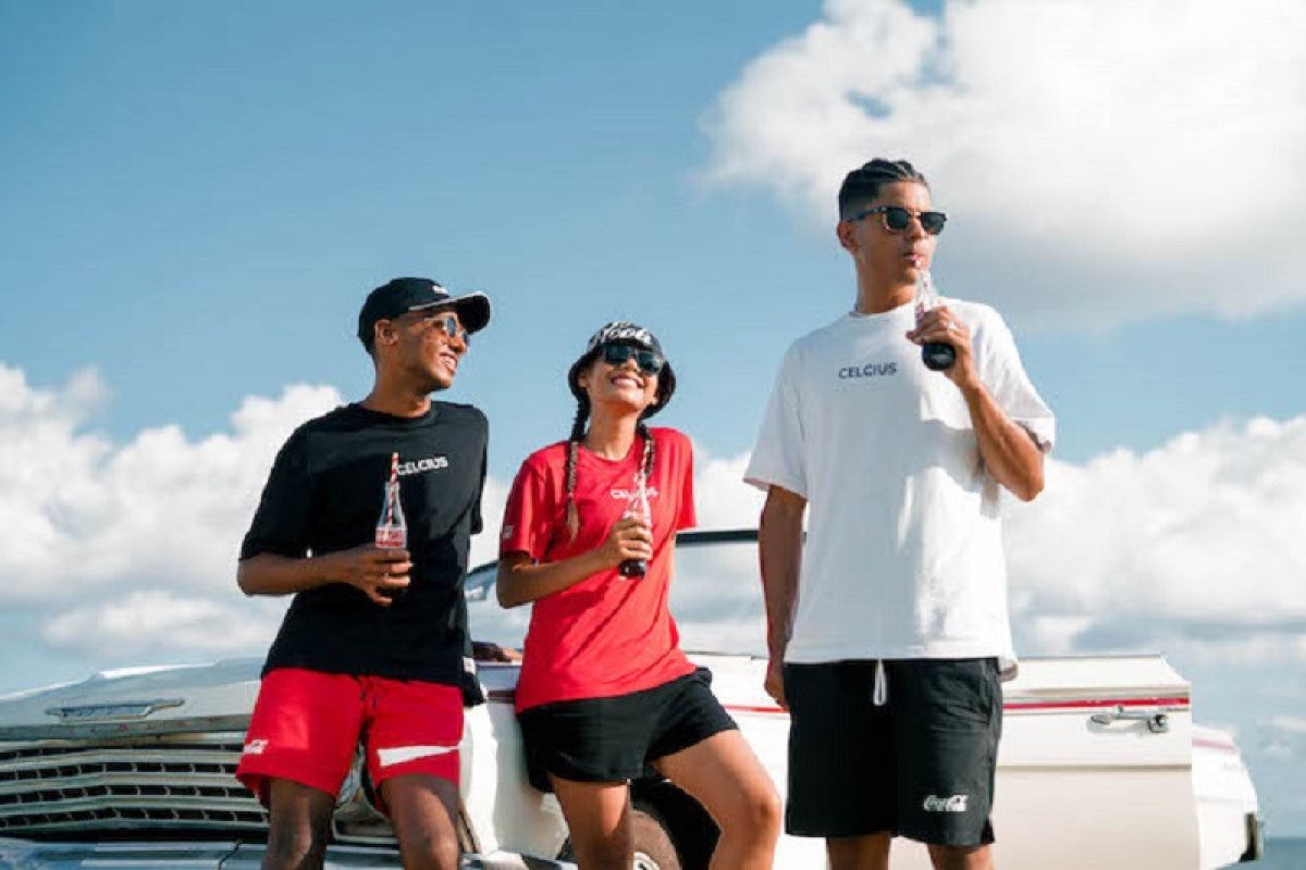 Celcius kolaborasi dengan Coca-Cola hadirkan koleksi fashion