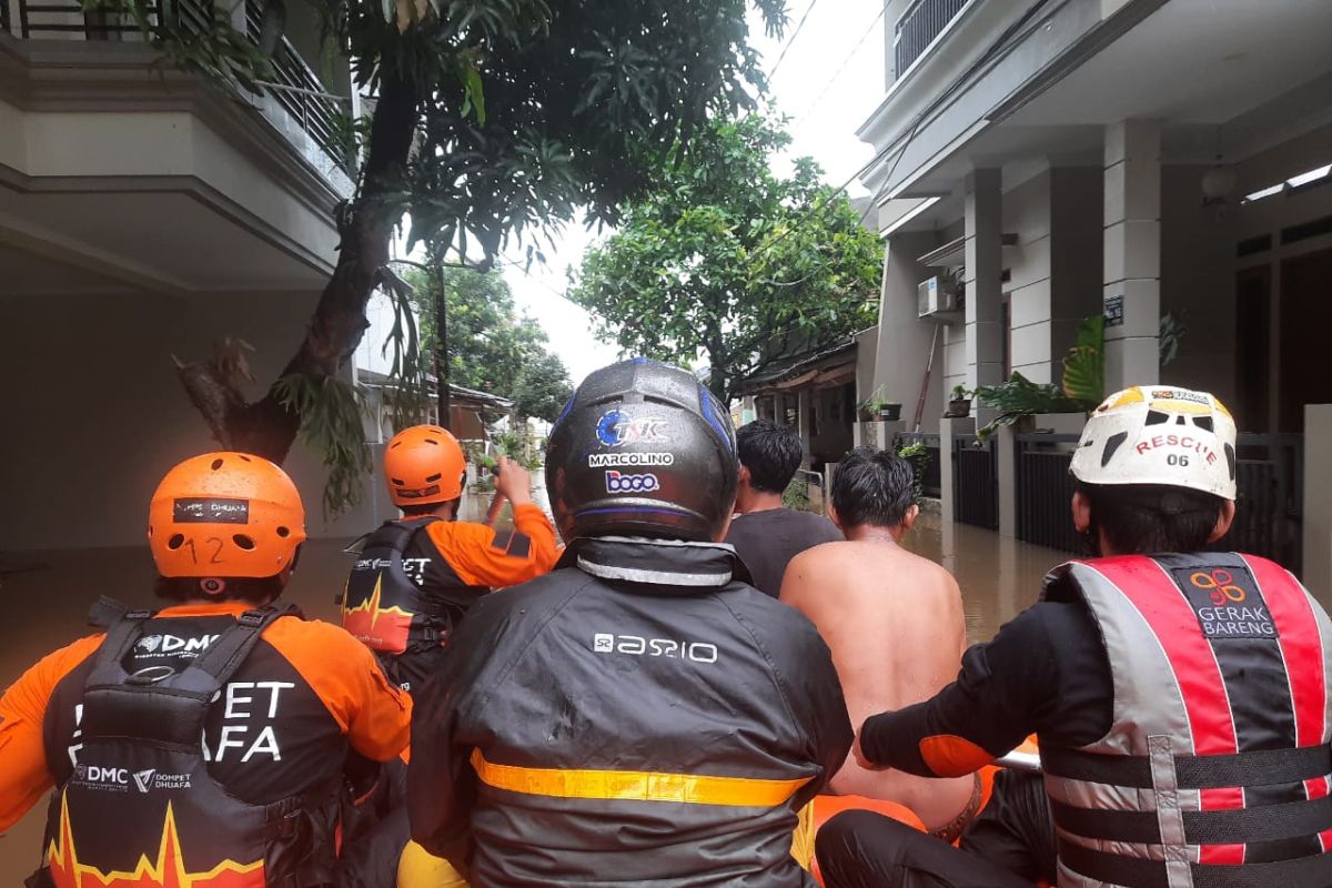 Disaster Management Center Dompet Dhuafa respon banjir di Tangerang, Garut, dan Pati
