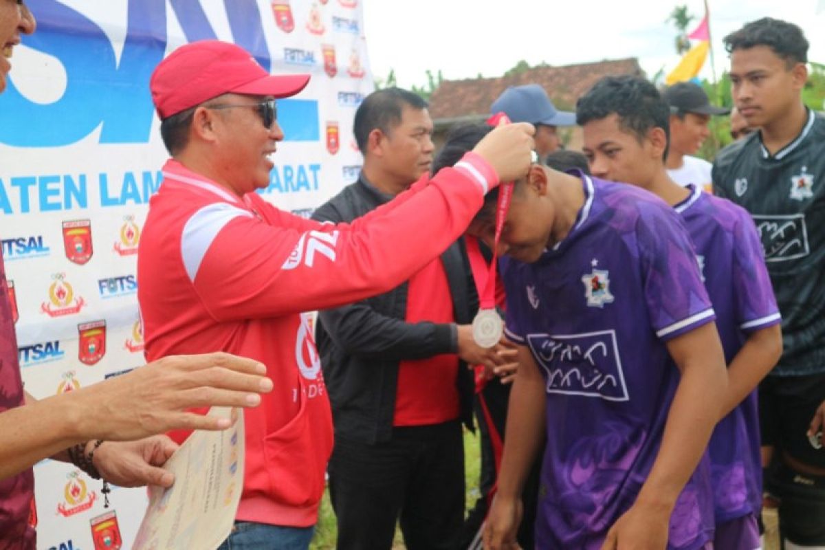 Bupati Lampung Barat tutup turnamen futsal tingkat kabupaten