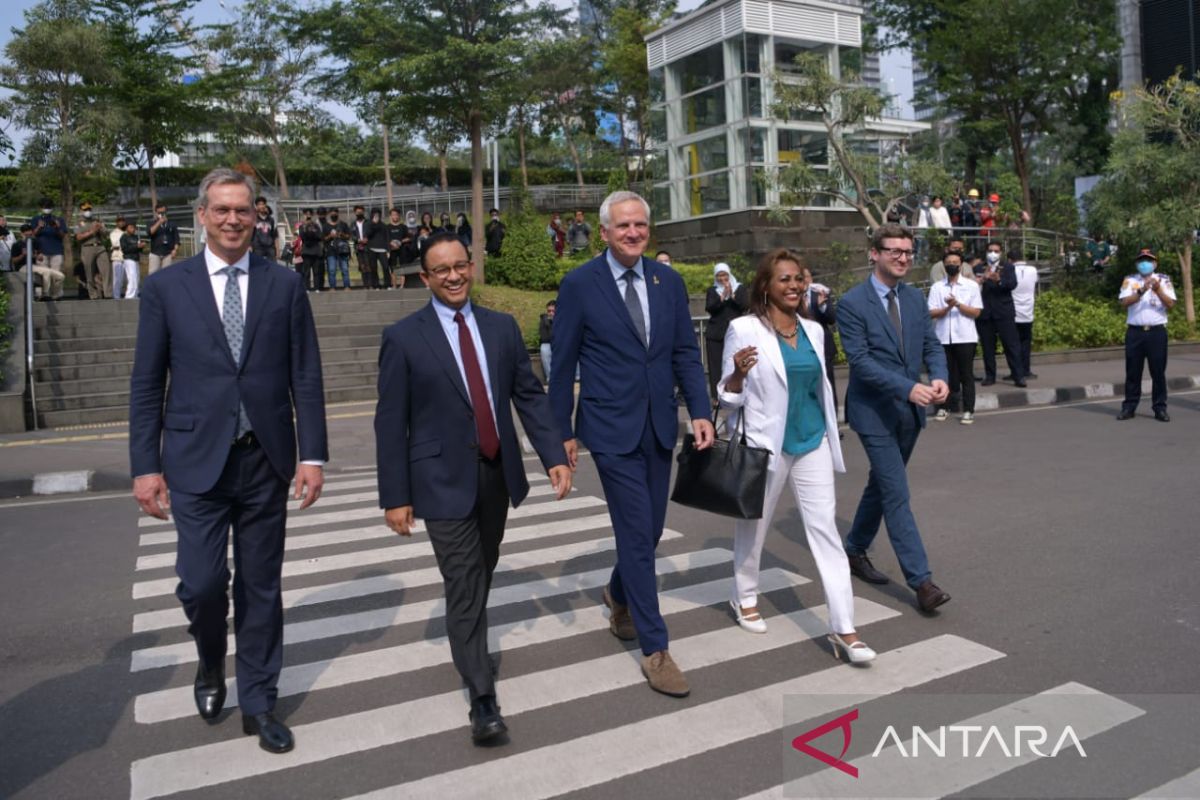 Baswedan explores financing cooperation for MRT with EU officials