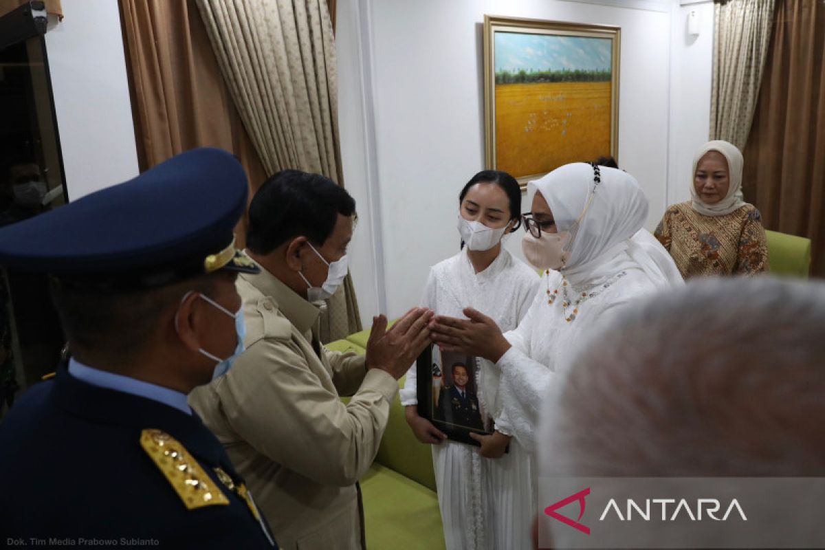 Menhan Prabowo Subianto temui keluarga Kapten Pnb Anumerta Allan Syafitra Indera Wahyudi
