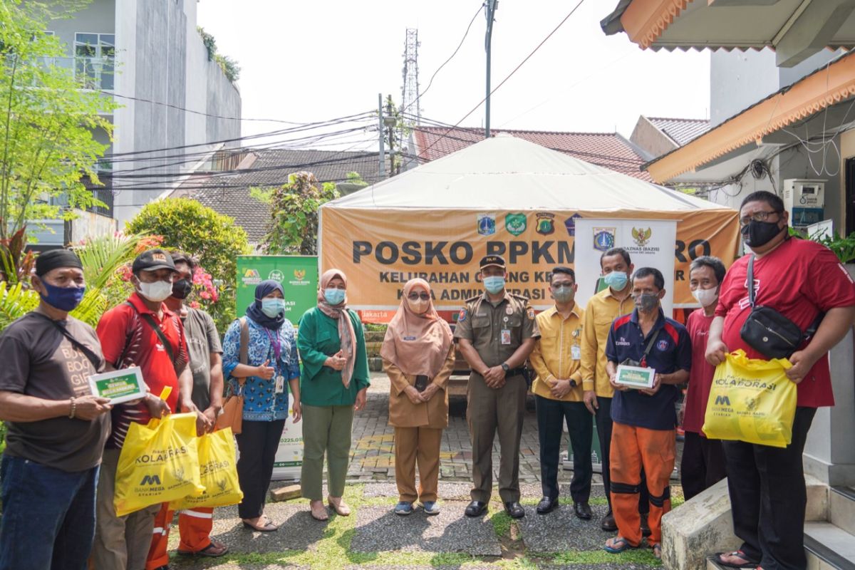 Baznas kolaborasi salurkan 3.300 paket sembako untuk warga Jakarta