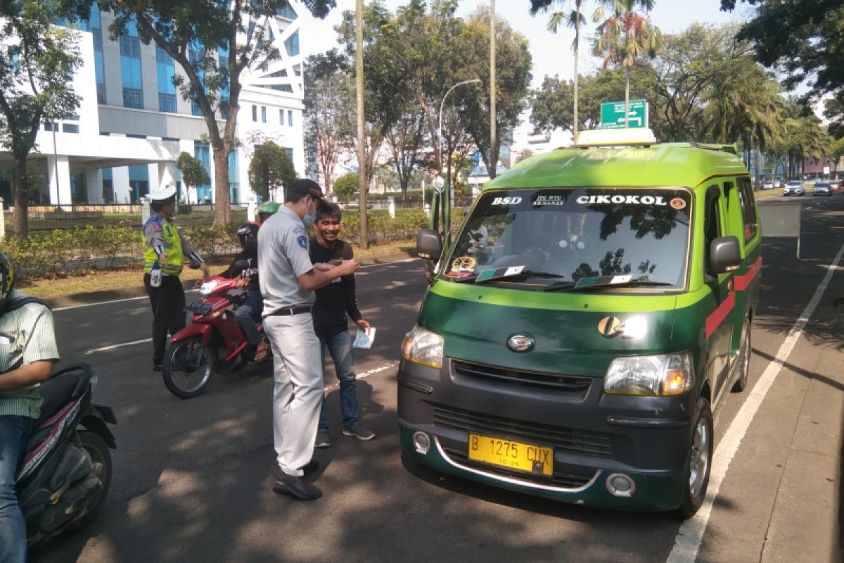 Samsat Serpong tertibkan para penunggak pajak kendaraan dengan melakukan giat razia pajak kendaraan