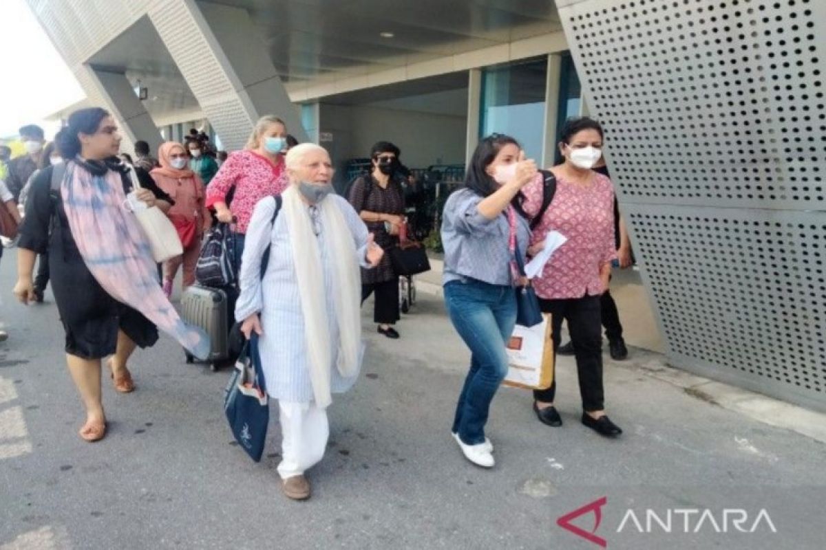 Rombongan delegasi sejumlah negara hadiri W20 melalui Bandara Silangit