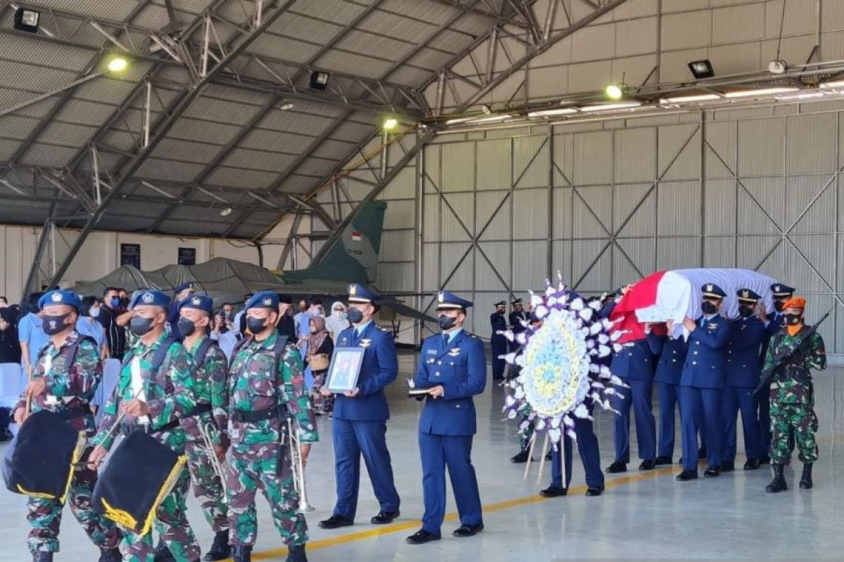 Jenazah pilot pesawat T-50i TNI-AU yang jatuh di Blora disemayamkan di Skadud 15