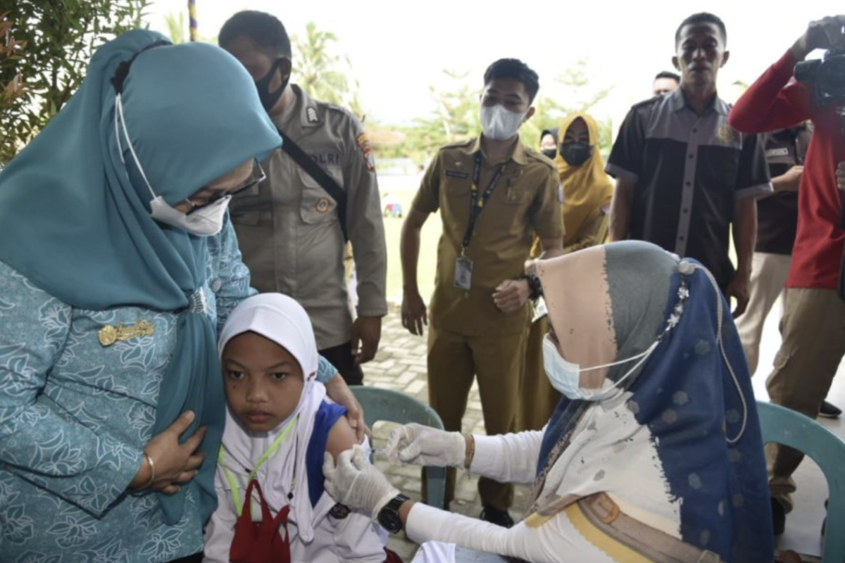 Warga padati vaksinasi COVID-19 di Kantor Kejati Gorontalo