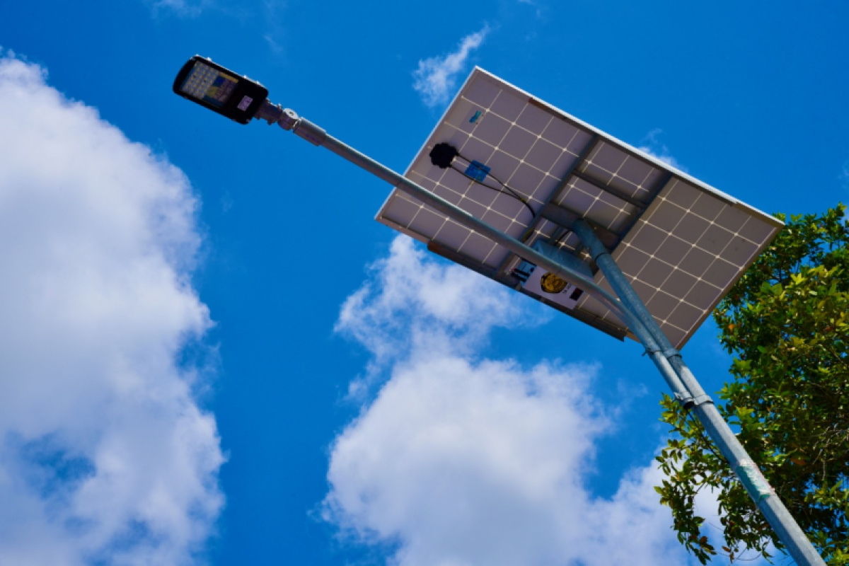 Kementerian ESDM pasang 350 penerangan jalan umum tenaga surya di Batam