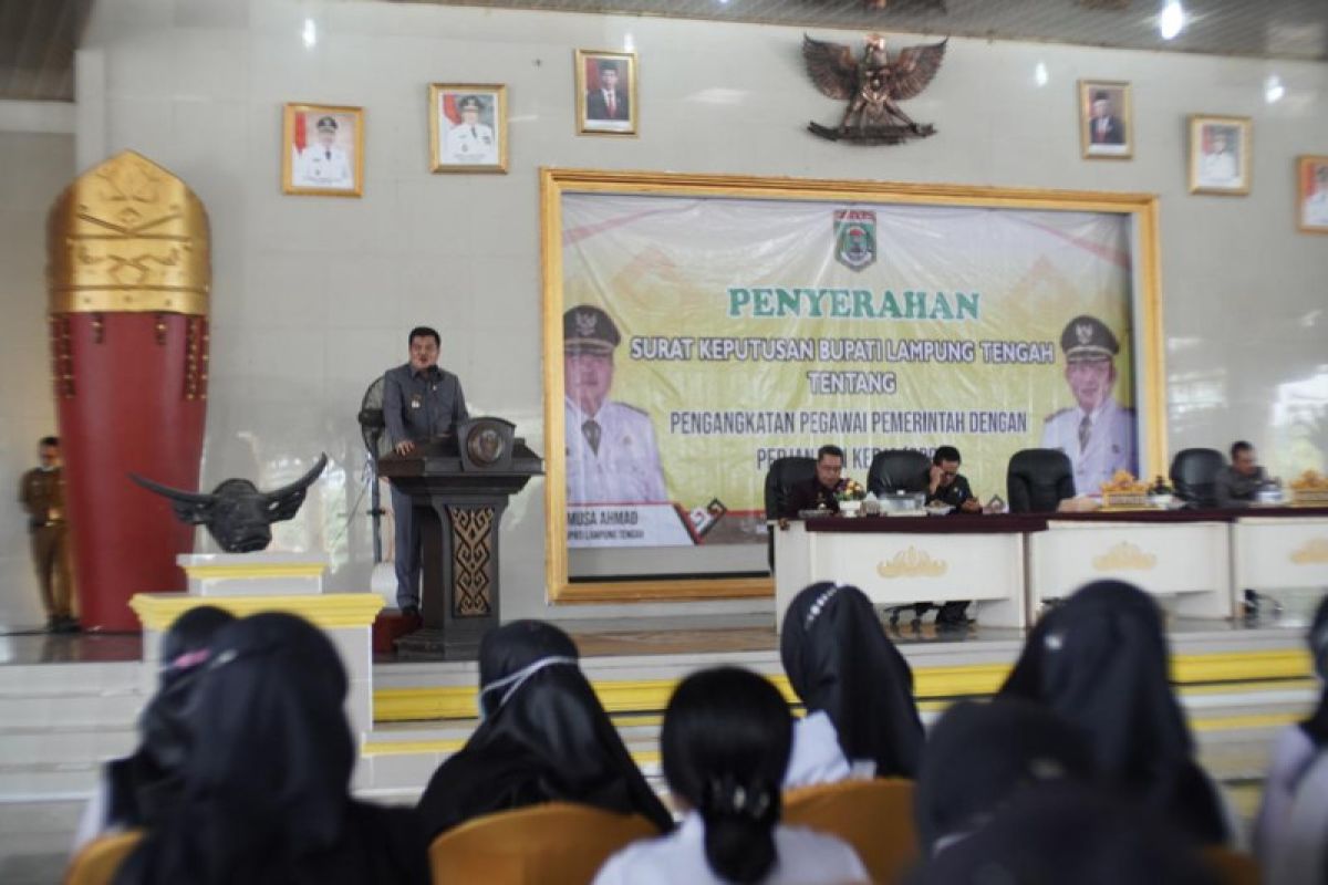 Bupati Lampung Tengah serahkan SK PPPK