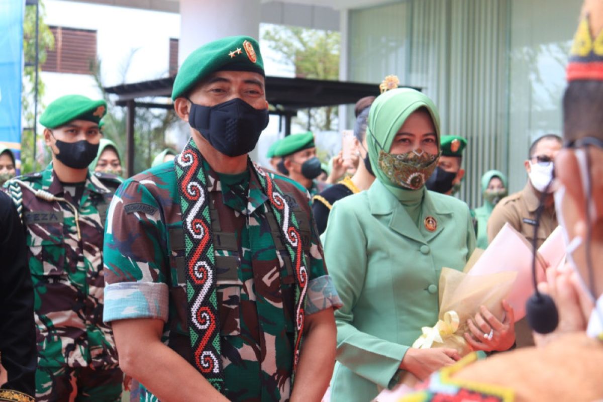 Pejabat baru Pangda VI Mulawarman  Mayjen Tri Budi tiba di Balikpapan