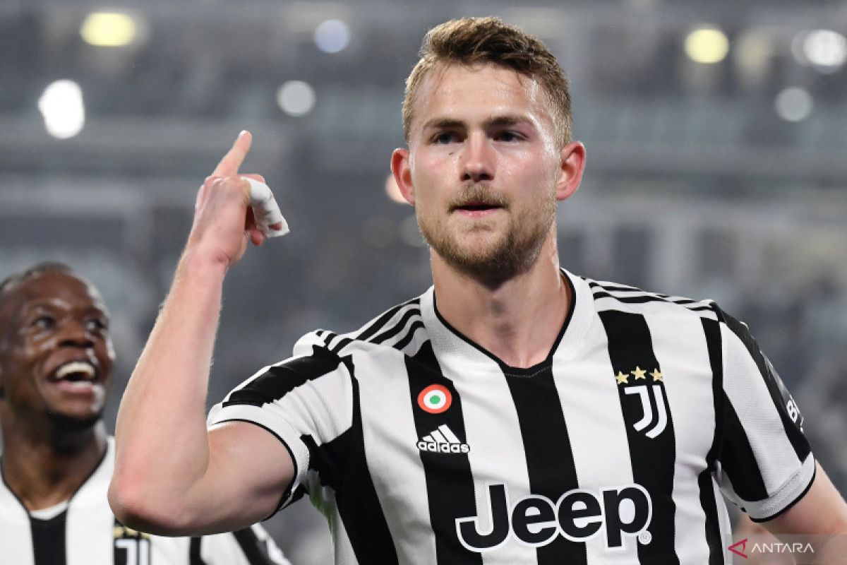 Matthijs de Ligt harus menepi karena cedera lutut