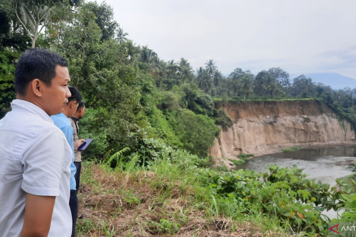 Abrasi sungai di tiga dusun di desa Pariaman ancam aset warga dan pemerintah