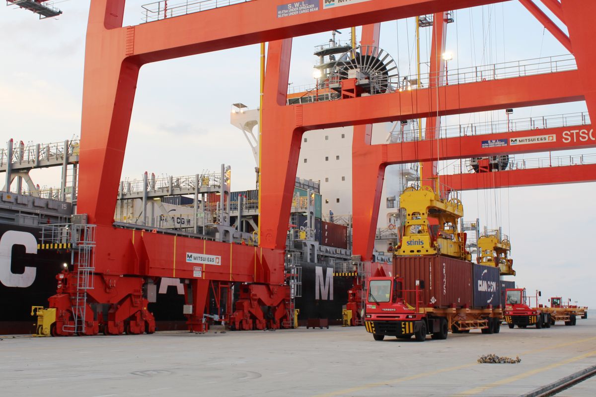 Arus peti kemas di Terminal Teluk Lamong tumbuh 14 persen