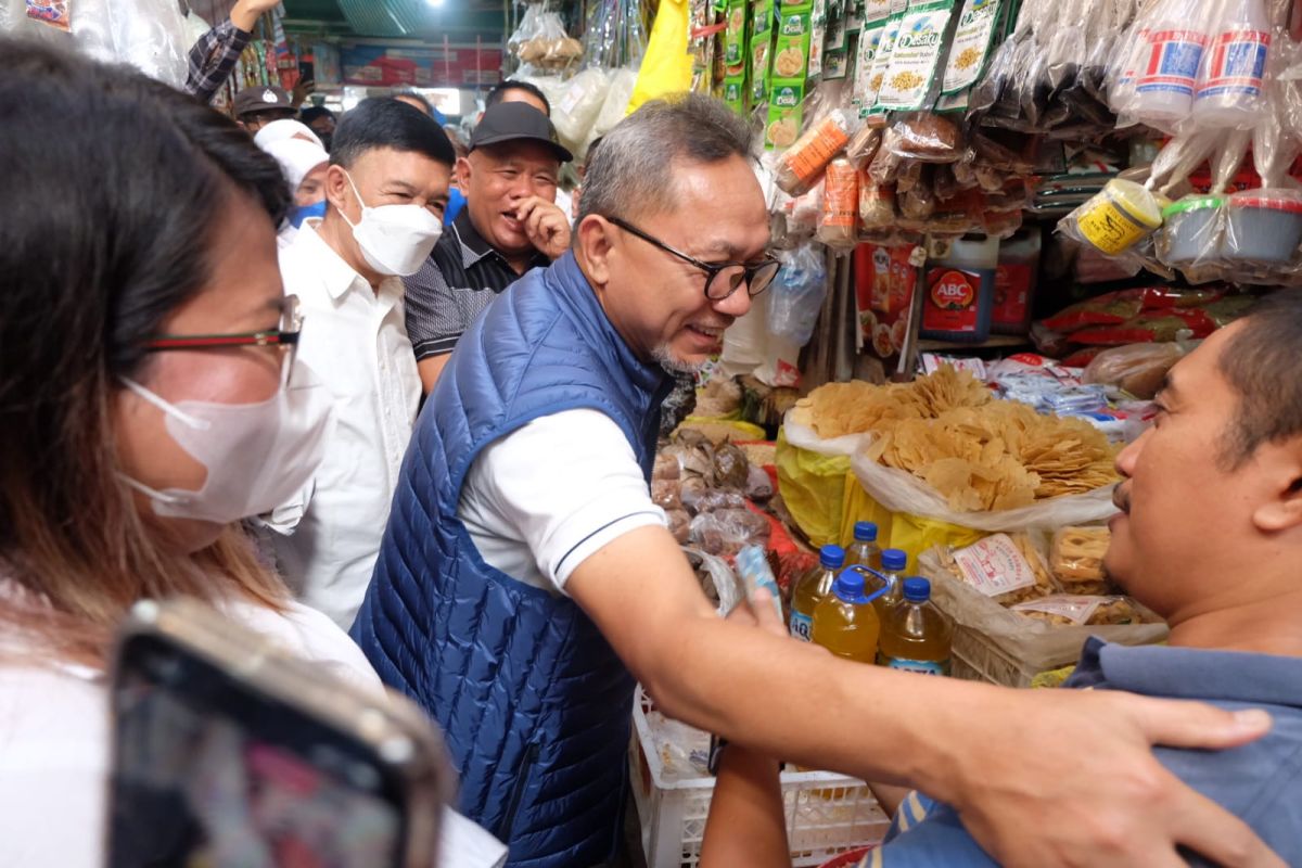 Mendag Zulkifli Hasan cek harga minyak goreng di Balikpapan