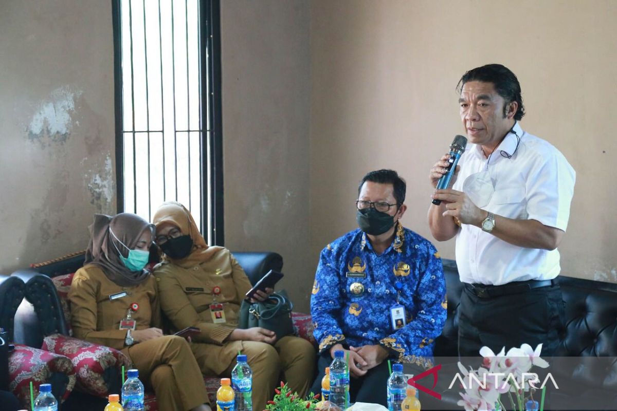 Terjun ke Desa, Pj Gubernur Banten Pastikan Program Penanganan Stunting Berjalan Baik