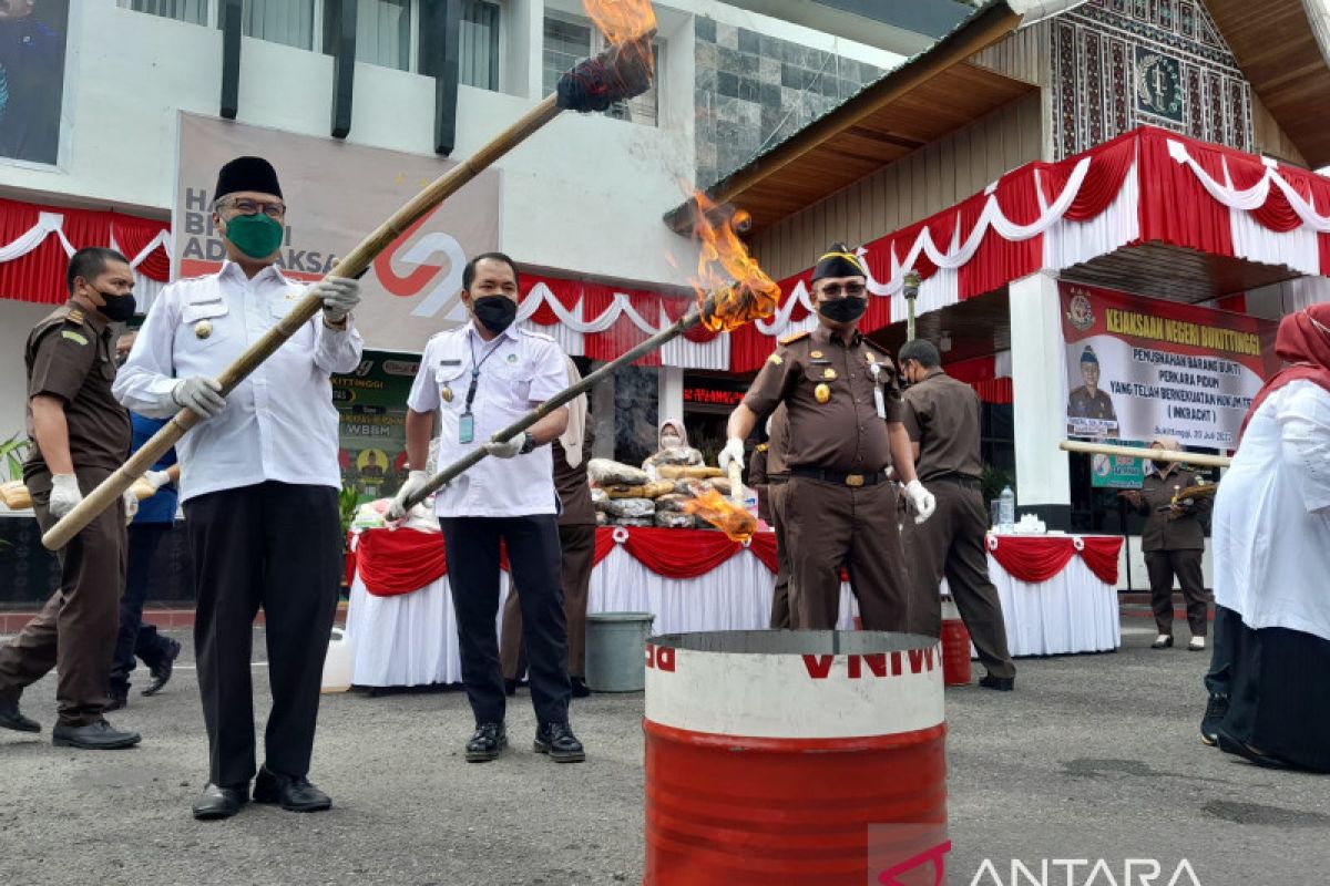 Kejari memusnahkan 70 kilogram lebih narkoba di Bukittinggi