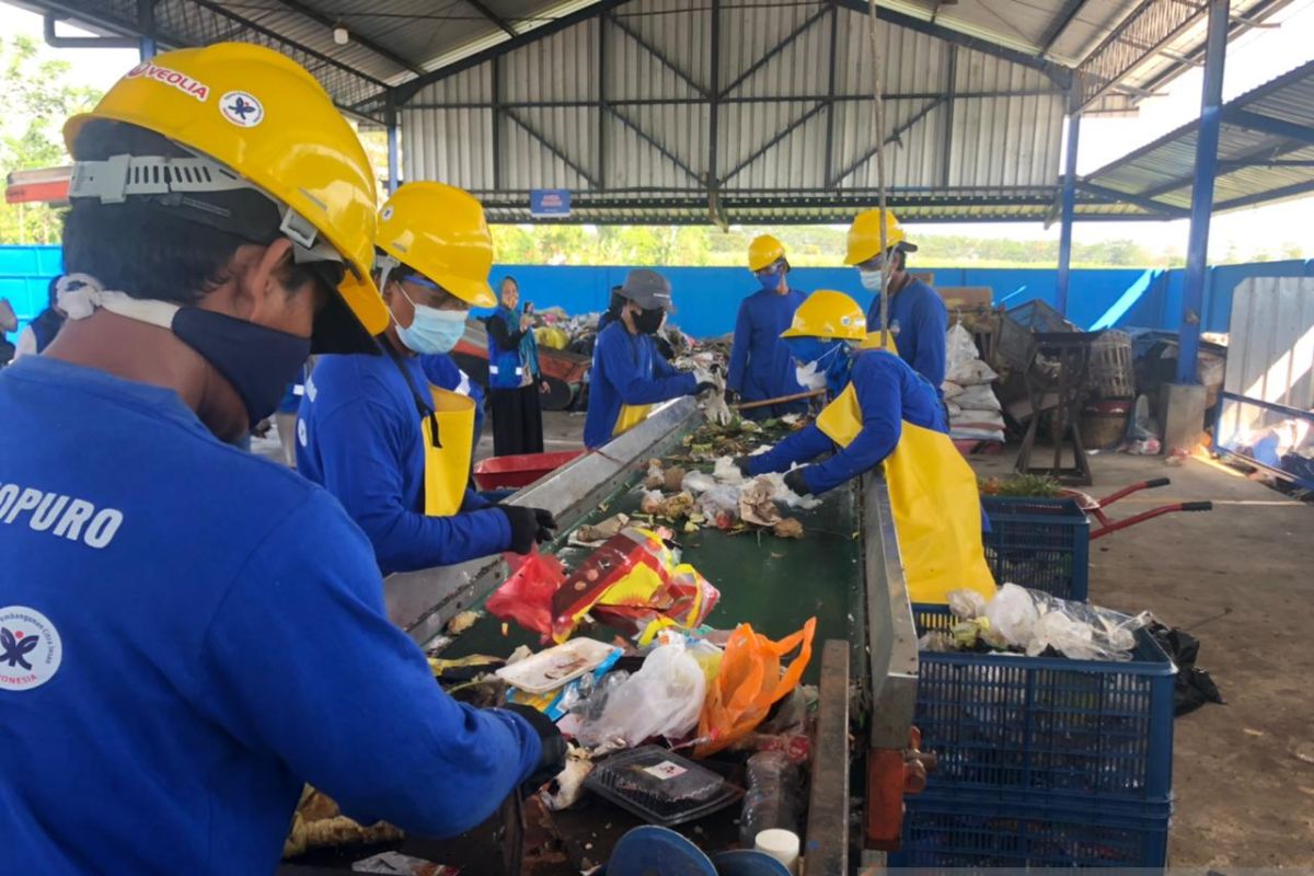 TPS3R Purwosari-Jatim dan Aqua Danone bermitra kelola sampah di hulu