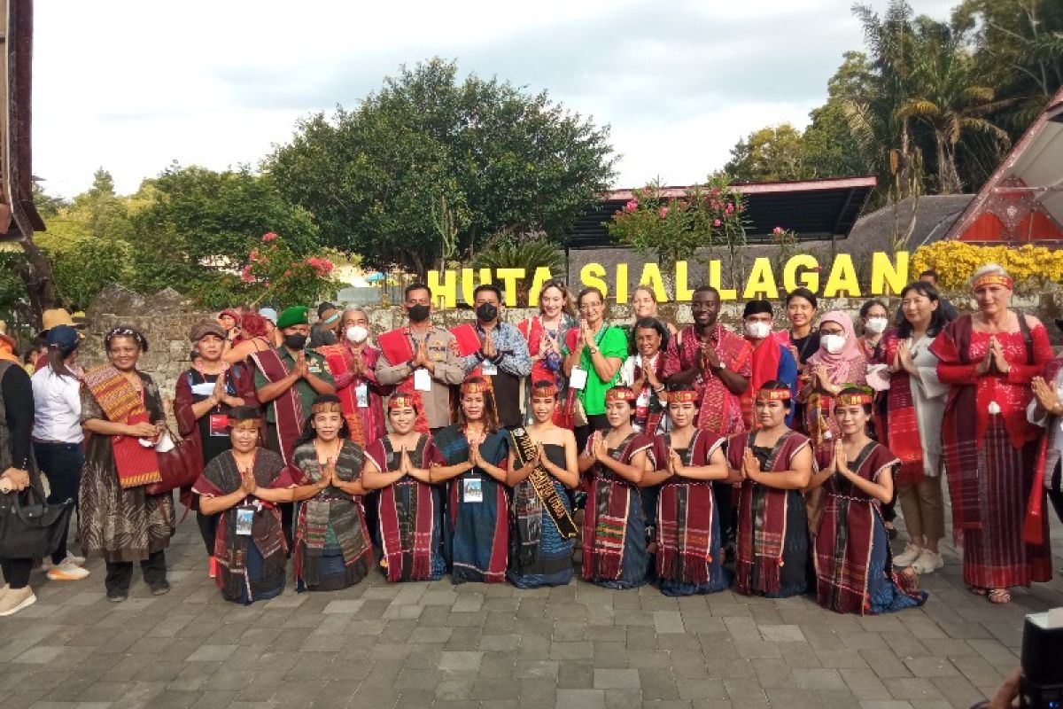 Delegasi W20 kunjungi Huta Siallagan Samosir