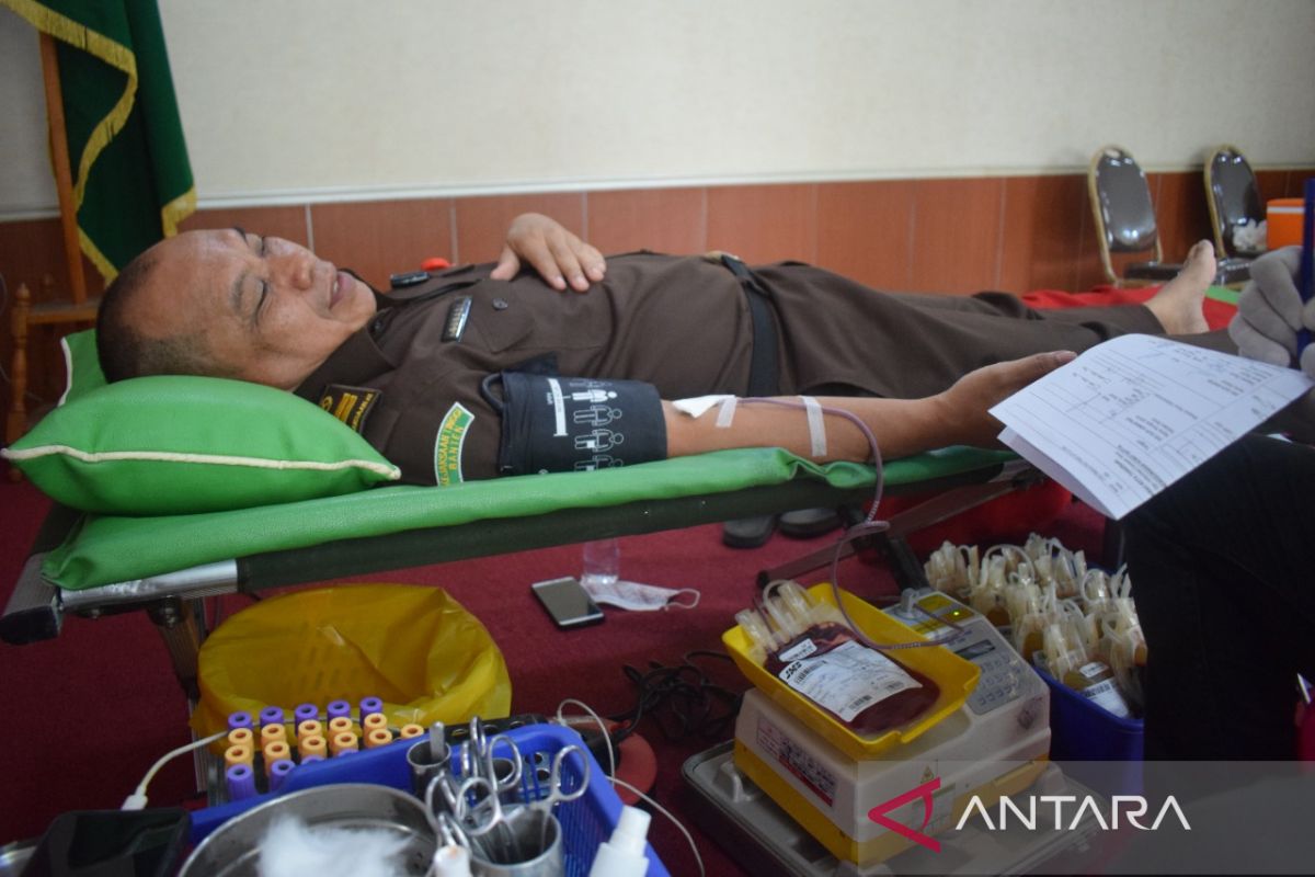 Kejari Tangerang  gelar donor darah bantu penuhi kebutuhan stok PMI