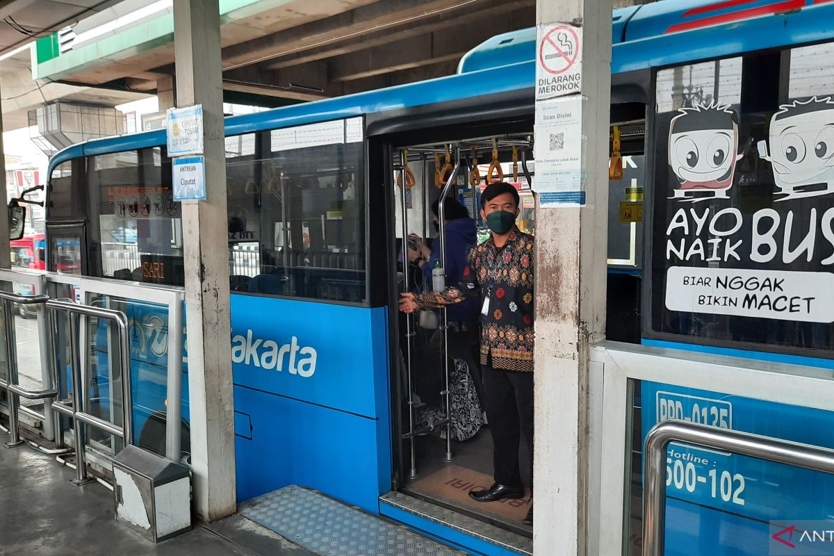 TransJakarta resmi operasikan Halte Kota Baru