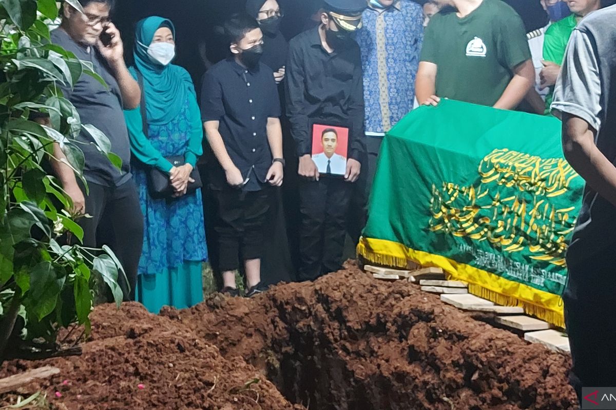 Jenazah pilot Citilink dimakamkan di TPU Pondok Kelapa