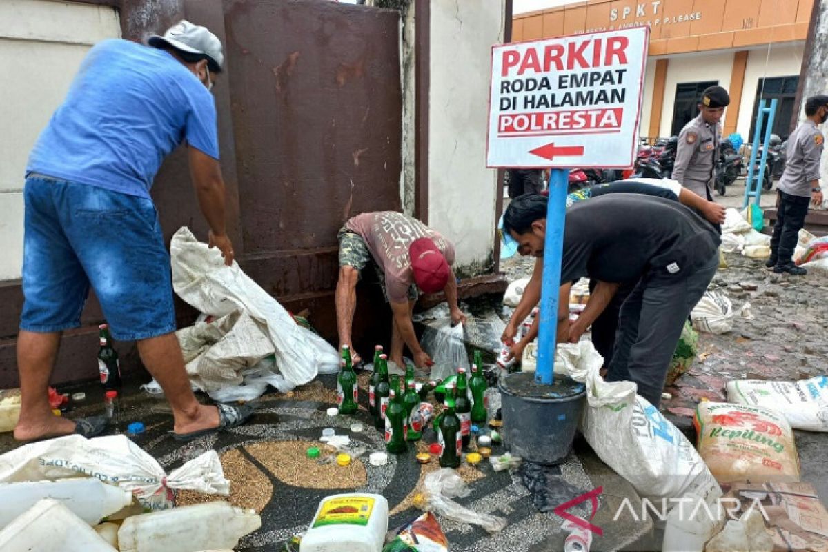 Polresta Ambon musnahkan enam ton sopi