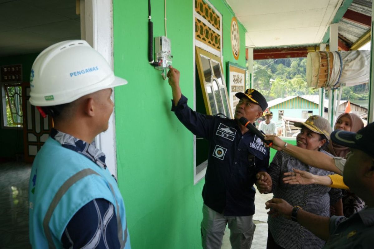 PLN listriki tujuh kampung di Kokas Fakfak