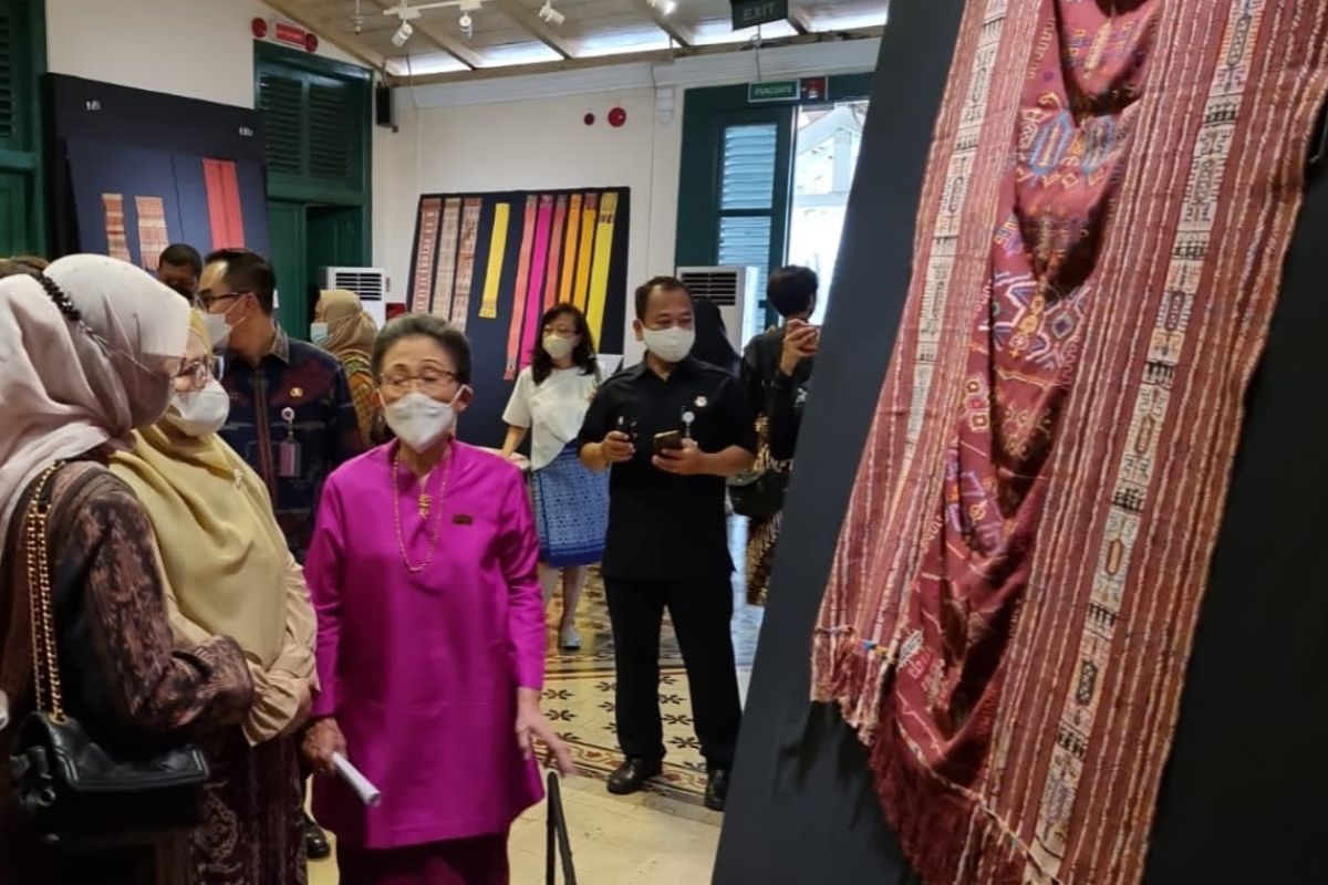 Wastraprema displays 138 rare woven fabrics at Jakarta Textile Museum