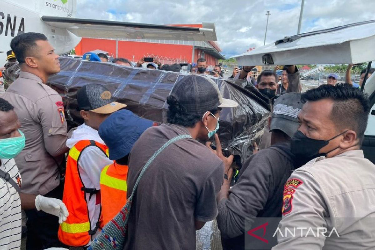 Korban pembunuhan KKB di Kabupaten Nduga dibawa ke Timika