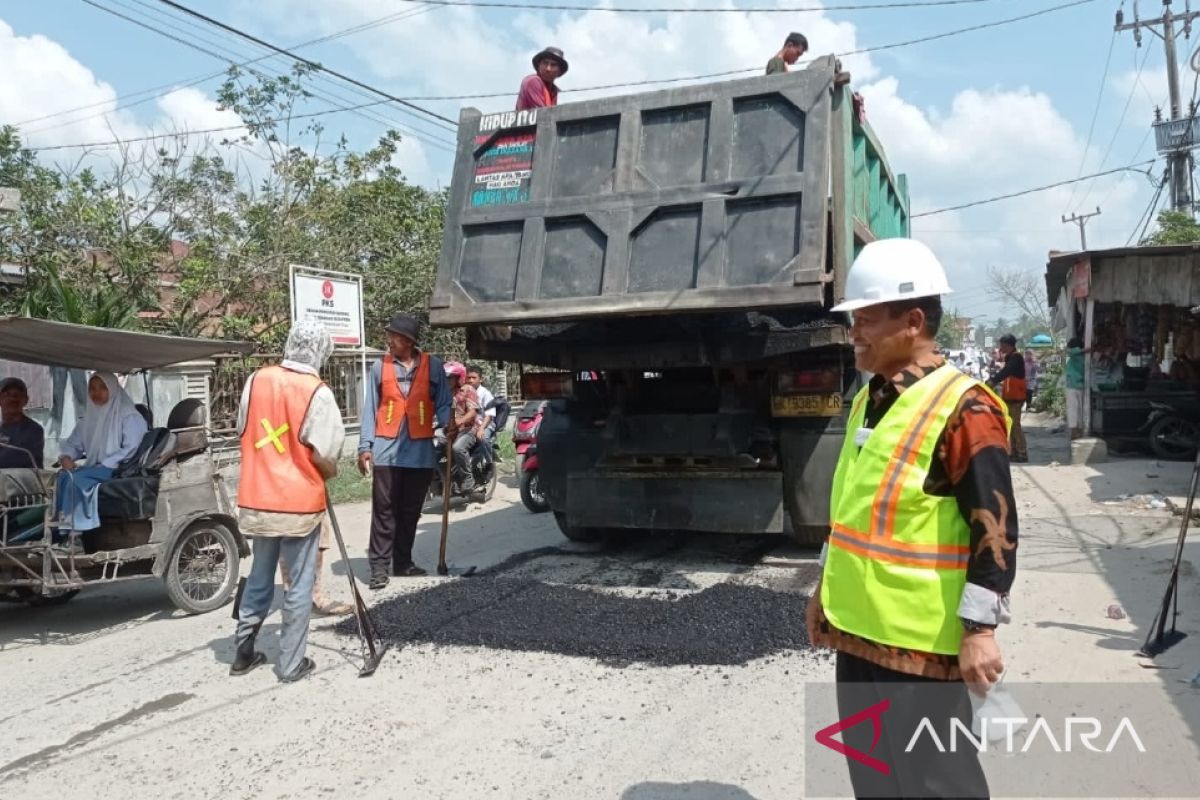 Pemkot Tanjungbalai perbaiki jalan berlubang