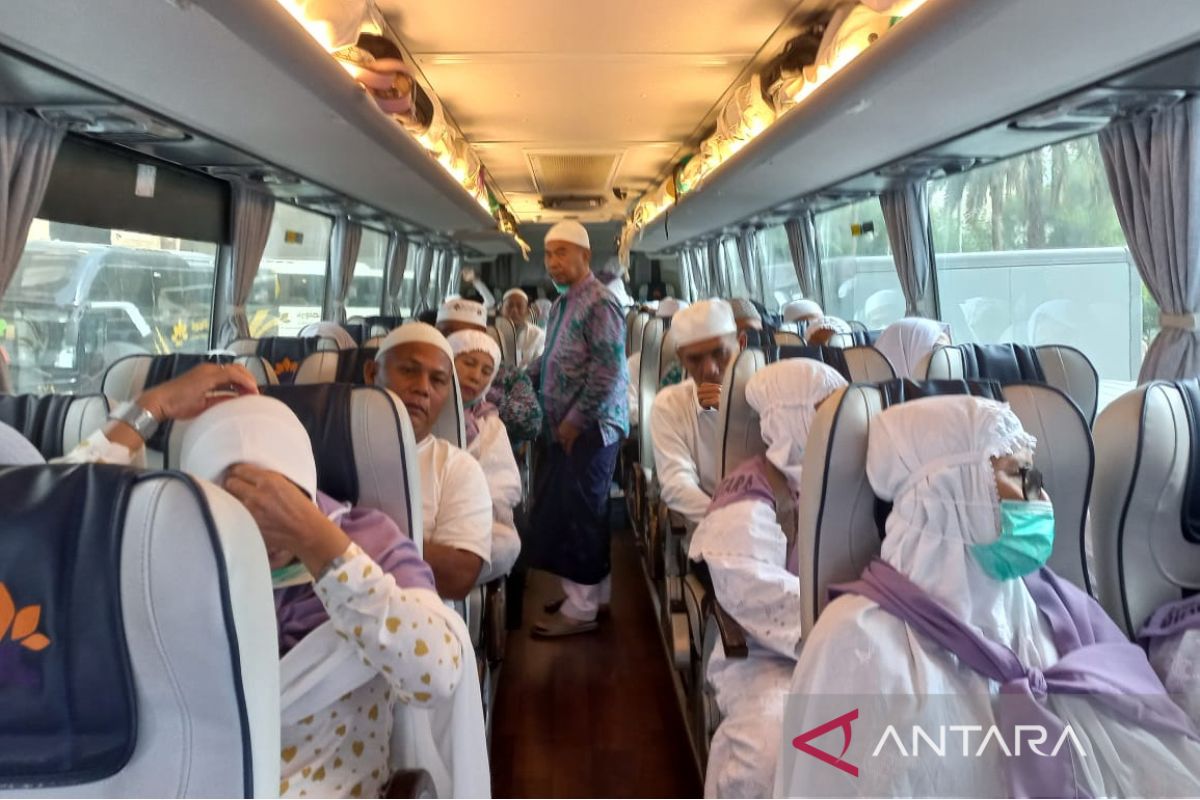 Sembilan bus antar jamaah haji dari Embarkasi Medan ke Madinah
