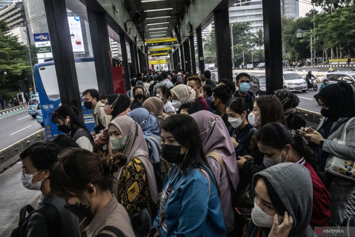 Greater Jakarta: Number of public transport users on the rise
