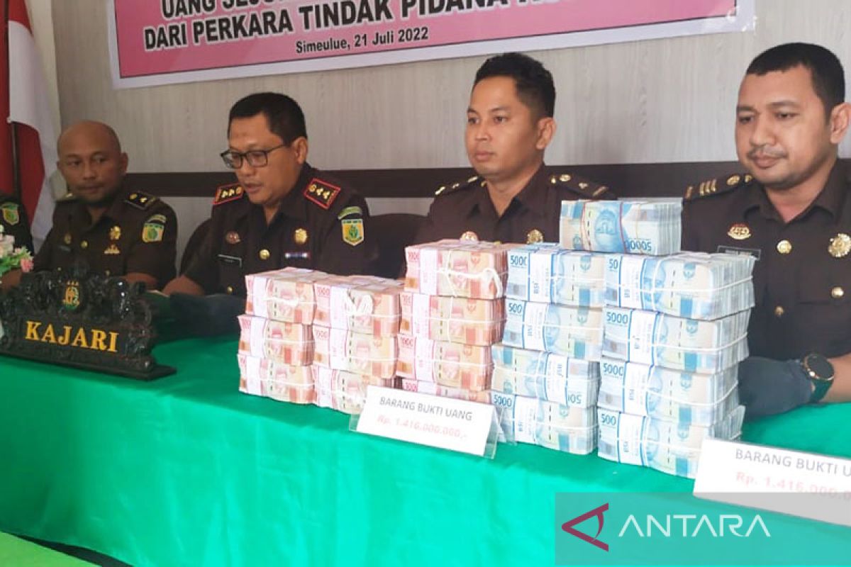 Kejari Simeulue terima barang bukti uang kasus korupsi Rp1,4 miliar