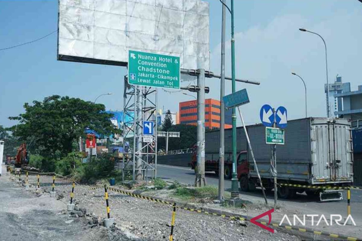 Pemkab Bekasi perbaiki jalan akses ke Gerbang Tol Cikarang Barat