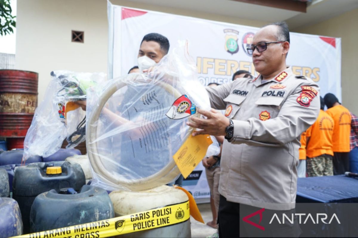 Polisi ringkus lima orang mafia BBM solar subsidi di Muaragembong